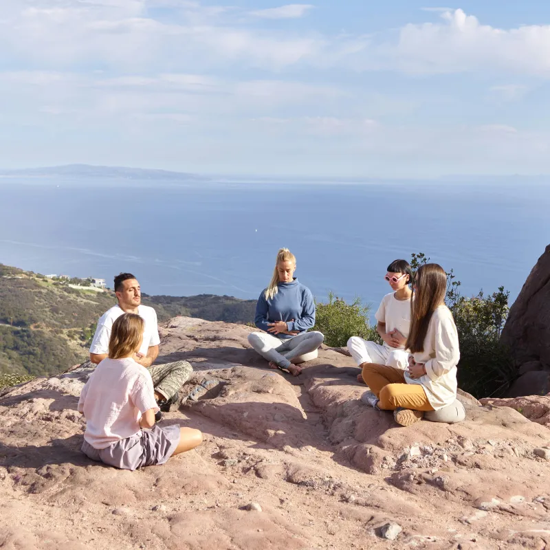 Méditation au lever du soleil